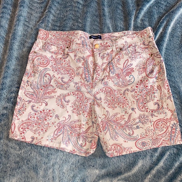 Womens shorts - Picture 1 of 3